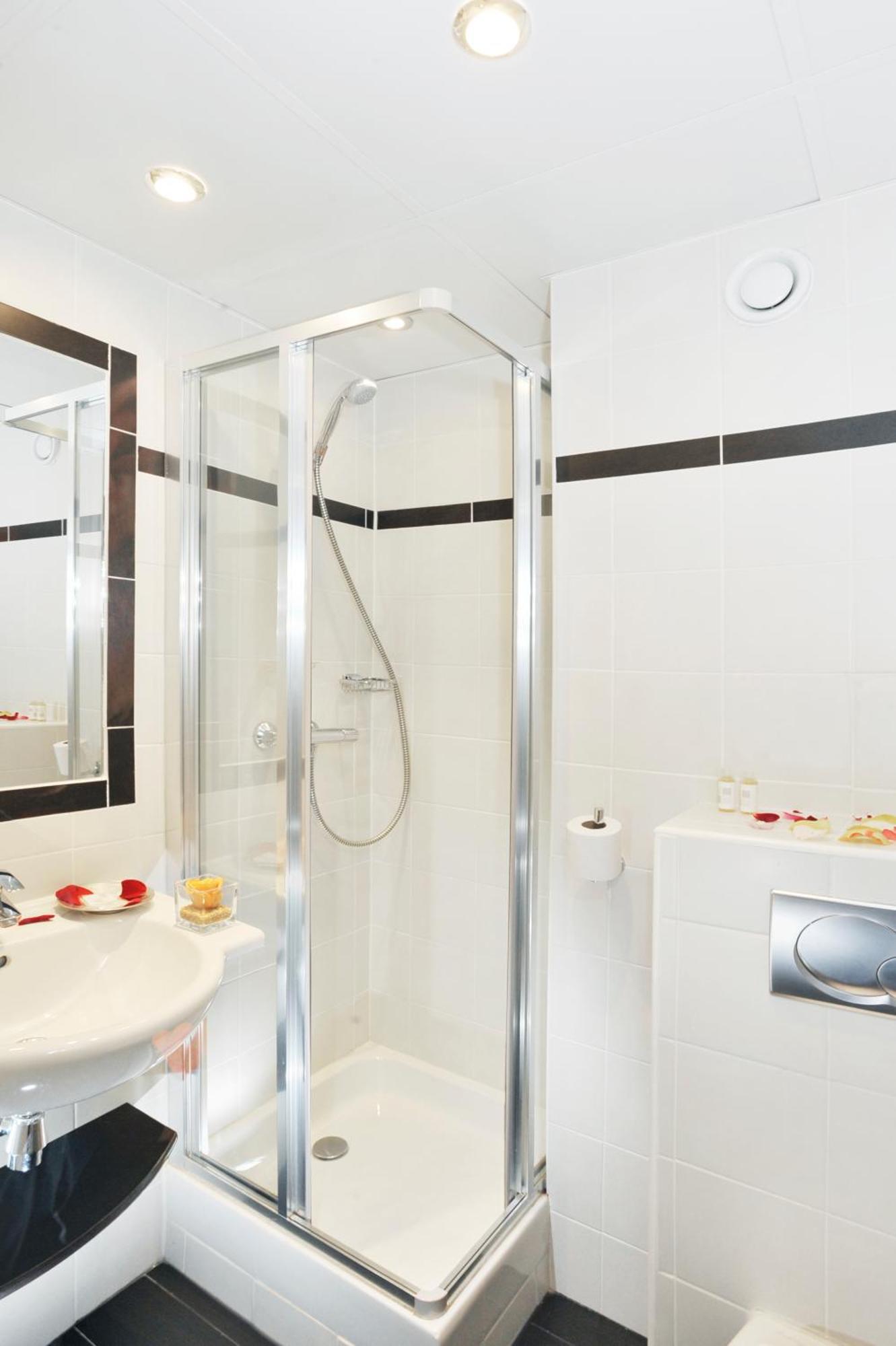 Carladez Cambronne Hotel 3*