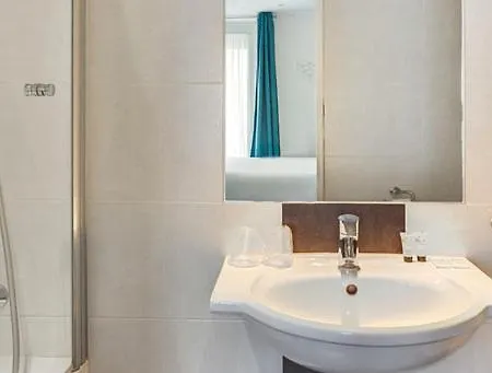 Carladez Cambronne Hotel 3*