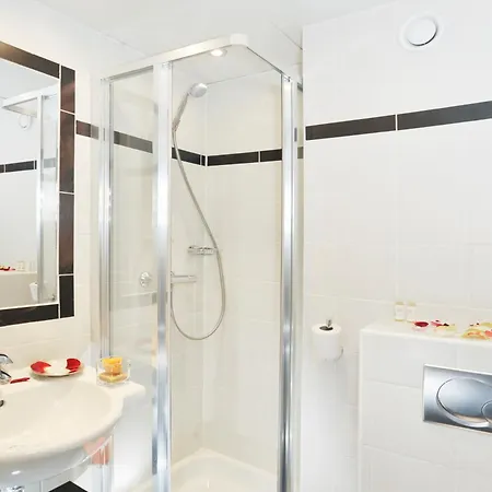 Carladez Cambronne Hotel 3*