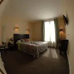 Carladez Cambronne Hotel