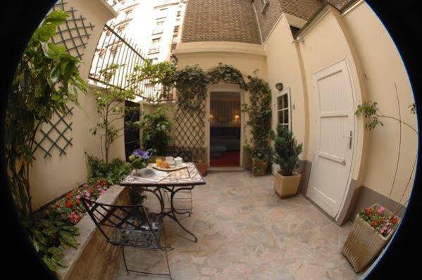 Hotel Carladez Cambronne 3*