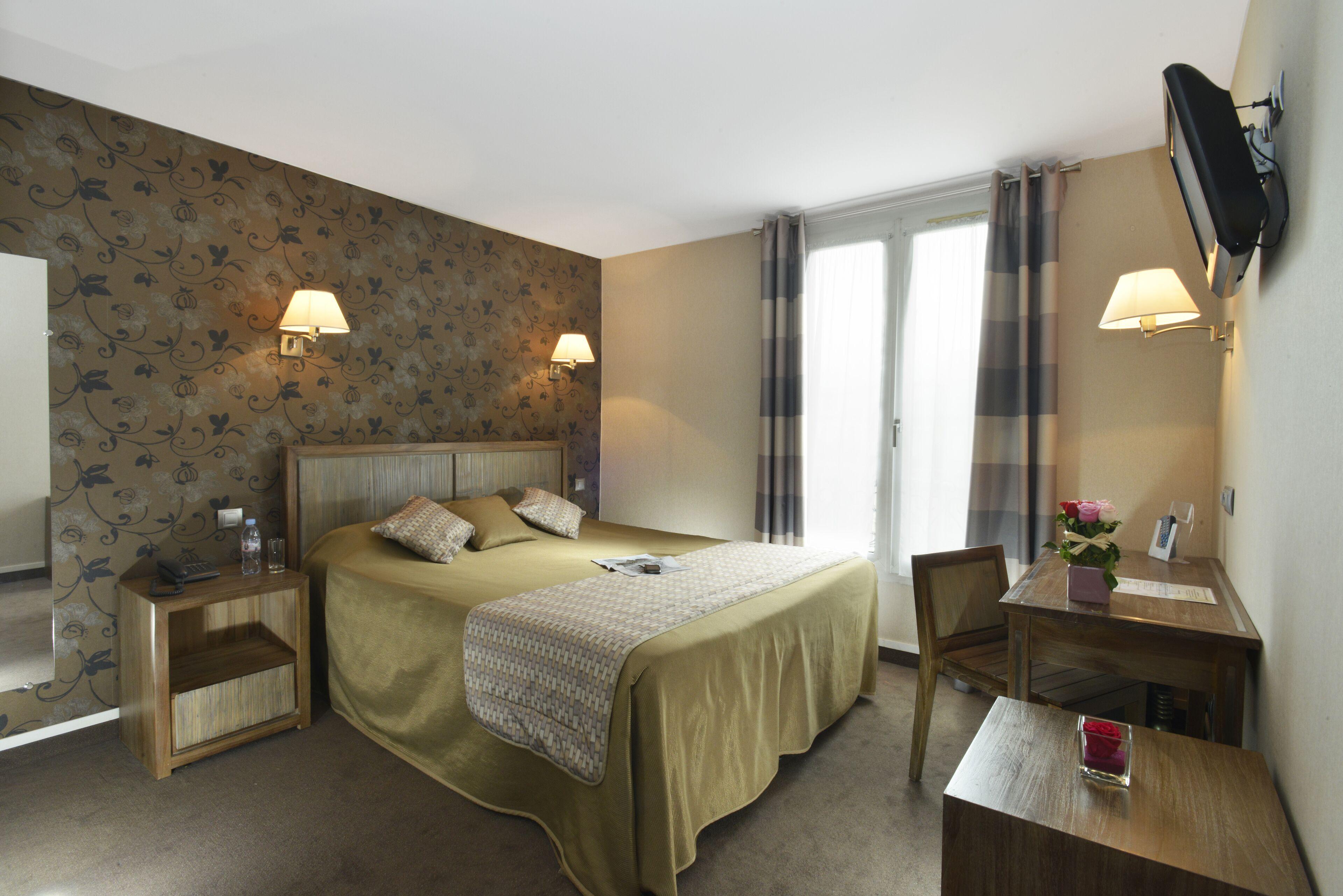 Carladez Cambronne Hotel 3*